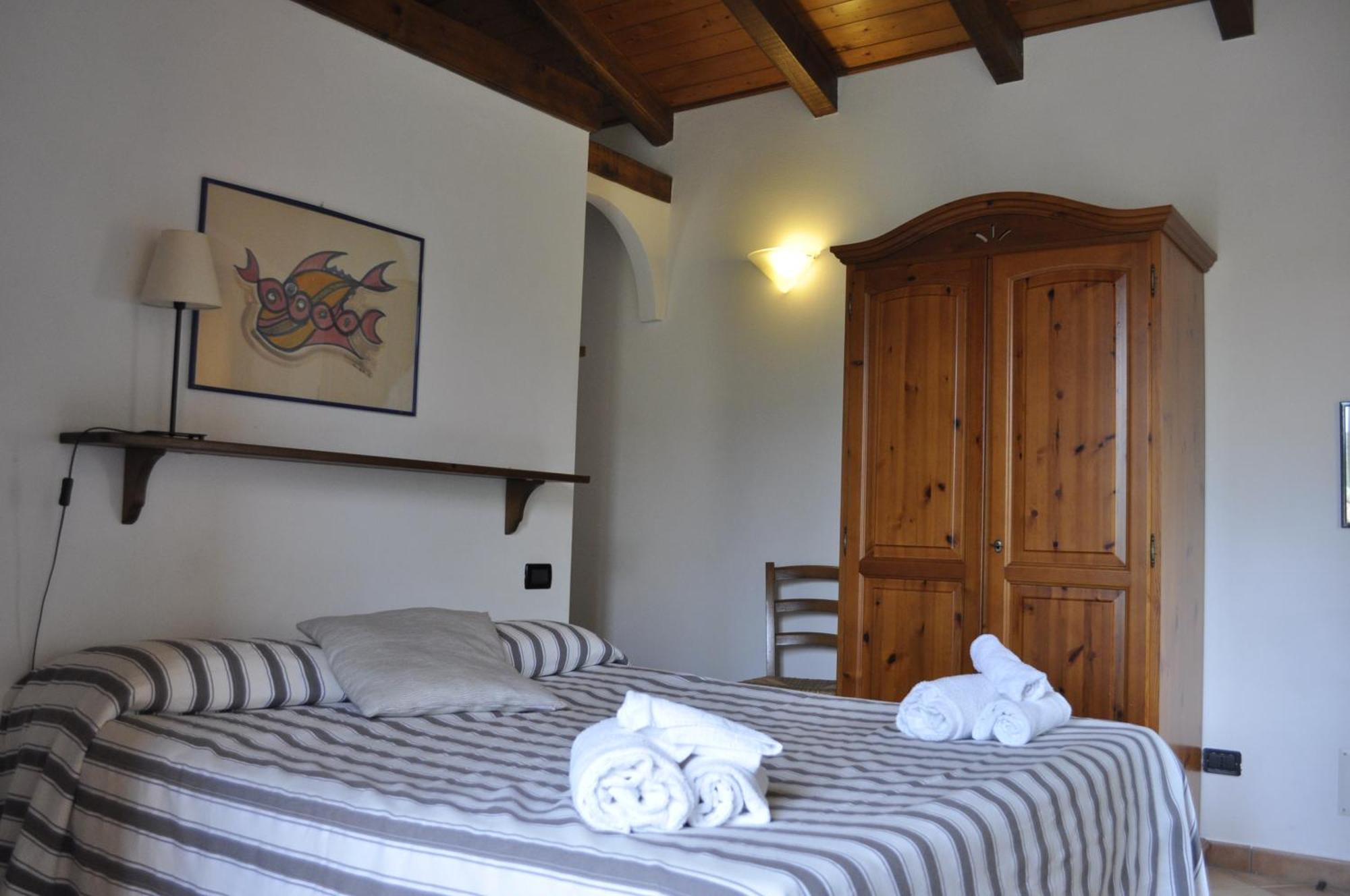 Borgo San Francesco Hotel Gioiosa Marea Bagian luar foto