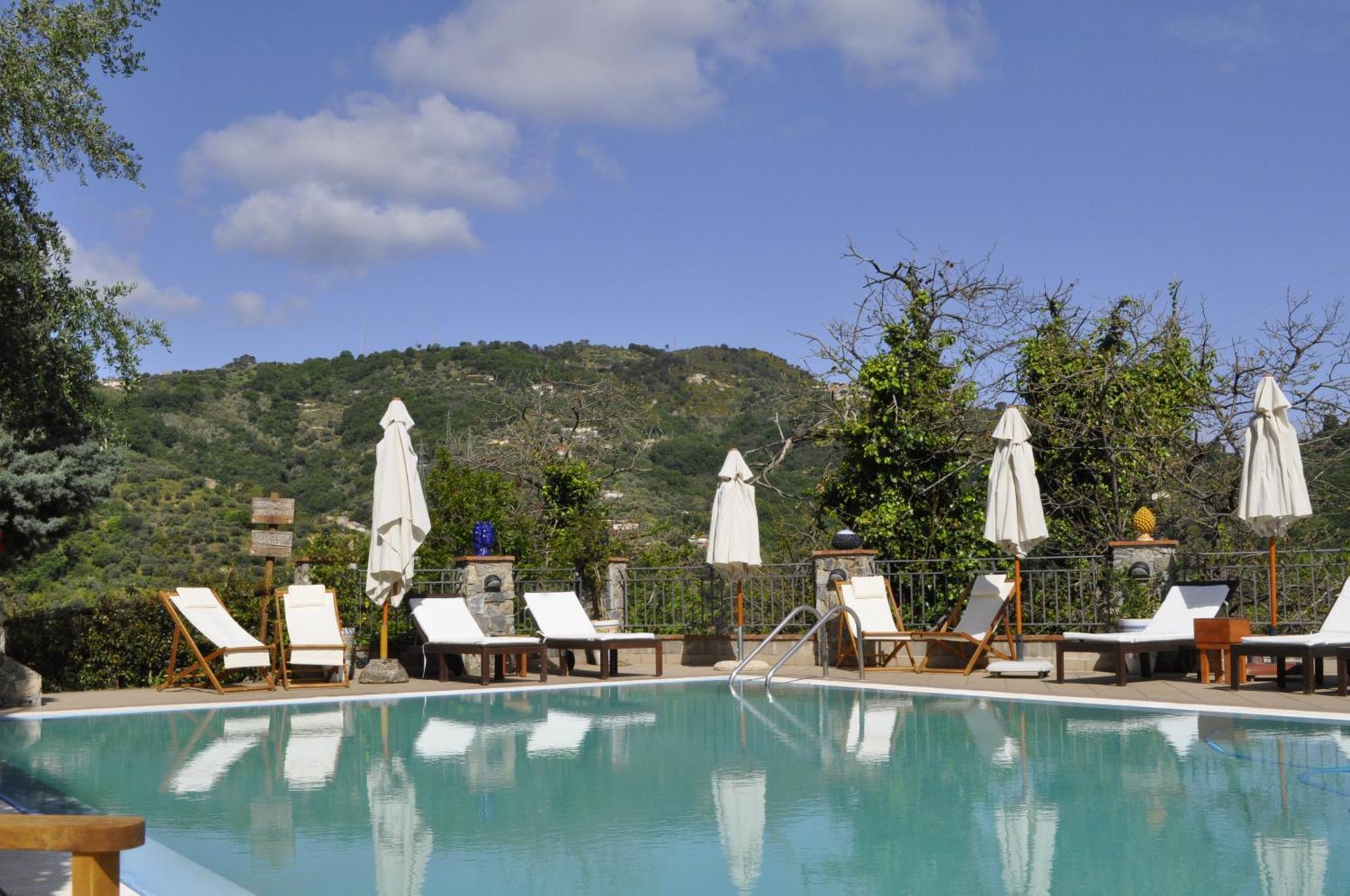 Borgo San Francesco Hotel Gioiosa Marea Bagian luar foto