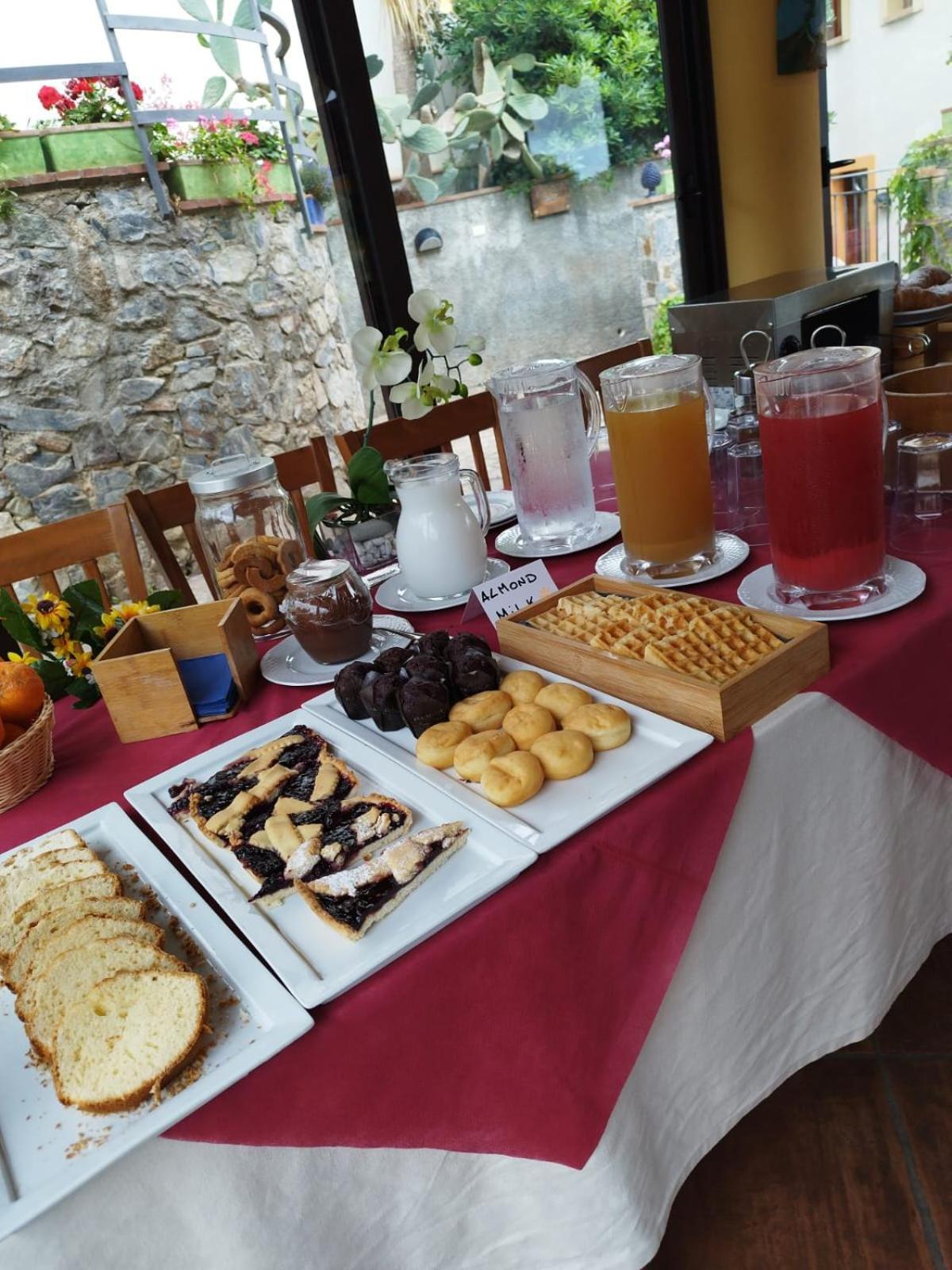 Borgo San Francesco Hotel Gioiosa Marea Bagian luar foto