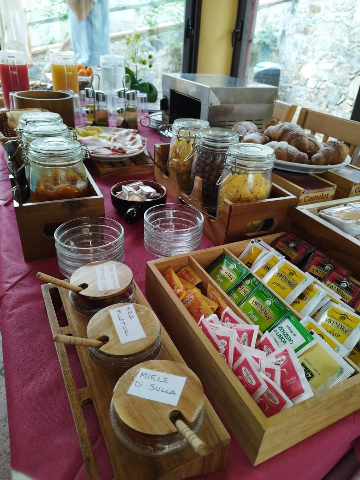Borgo San Francesco Hotel Gioiosa Marea Bagian luar foto