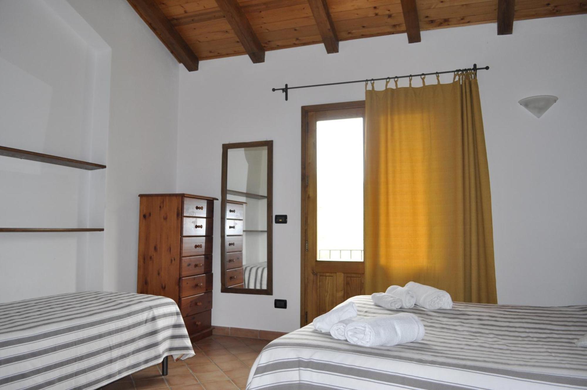 Borgo San Francesco Hotel Gioiosa Marea Ruang foto